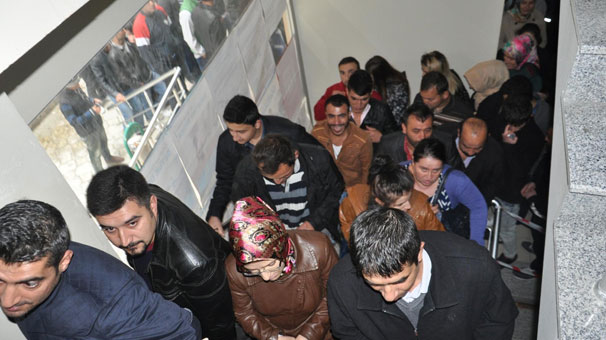 600 kişilik işe 3 bin kişi başvurdu, kuyruk sokağa taştı