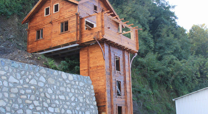 Rize'de ilginç yapı