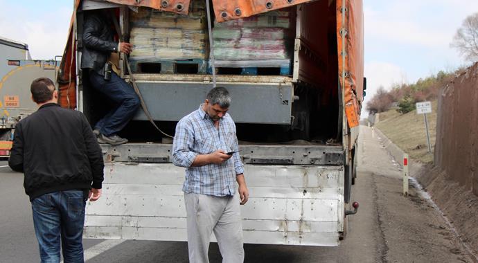 İstanbul'dan Suriye'ye giden çalıntı araçlara otoyolda operasyon