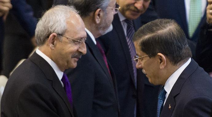 Başbakan Davutoğlu ve Kılıçdaroğlu'ndan sıcak sohbet