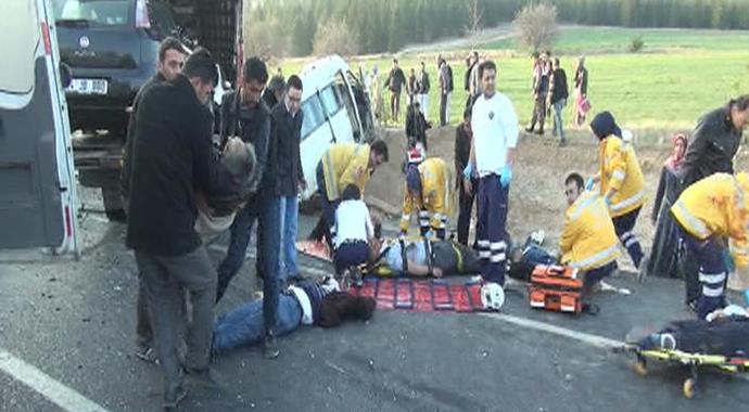 Konya'da katliam gibi kaza! 9 ölü çok sayıda yaralı var