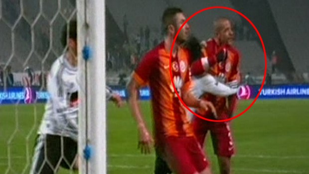 Melo'nun hareketi kırmızı kart mı?