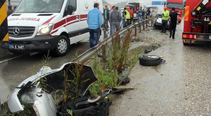 Sakarya'da feci kaza: 4 yaralı