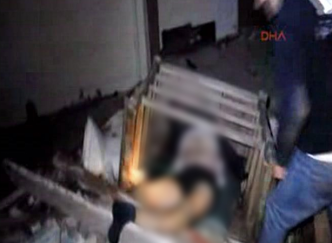 Sakarya'da feci kaza!  Biri bahçede biri balkonda can verdi