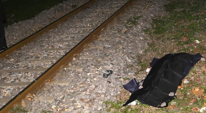 Sakarya'da üniversiteli öğrenciler trenin altında kaldı