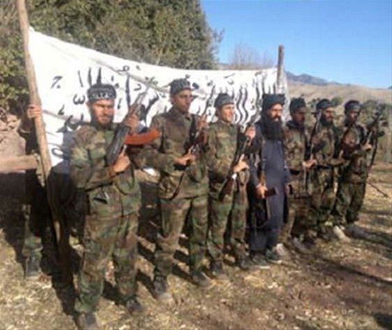 Taliban militanları askeri okulu basmadan önce bu pozu vermiş!