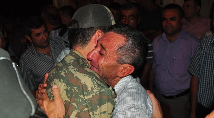 Dağlıca'da şehit olan askerlerin evine ateş düştü!