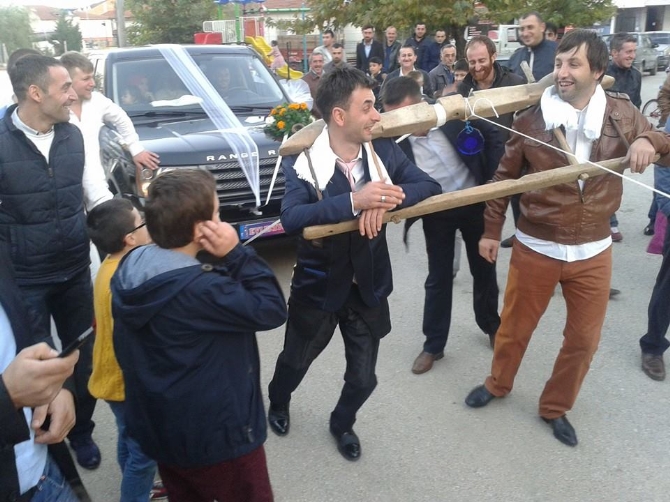 Yok artık! Damada bakın ne yaptılar