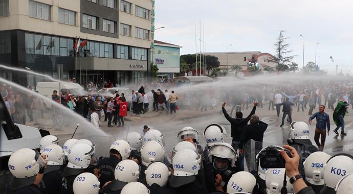 Samsun'da 500 kişi HDP mitingini bastı: 10 gözaltı
