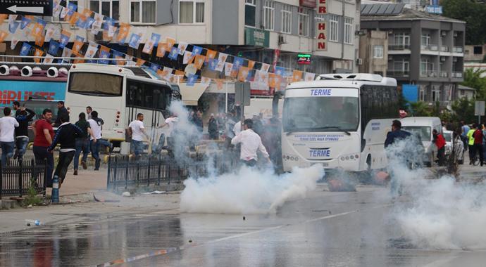 Samsun'da 500 kişi HDP mitingini bastı: 10 gözaltı