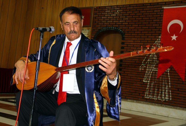 Devlet sanatçısı Aşık Şeref Taşlıova hayatını kaybetti
