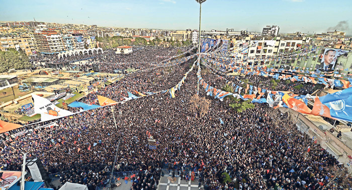 Başbakan'dan kasetçilere: Elinizde ne varsa dökün!