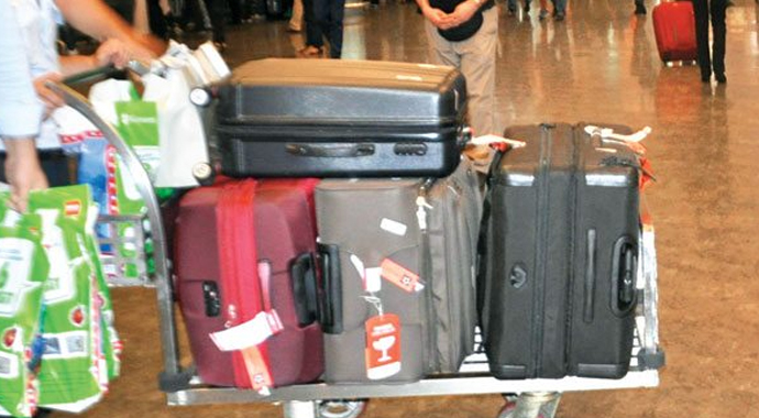 Demet Akalın 5 valizle döndü