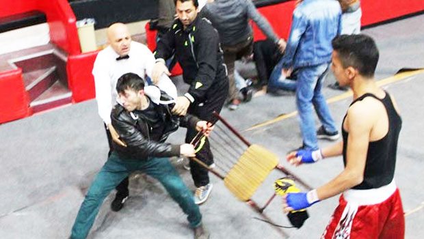 Muay Thai seçmelerinde salon savaş alanına döndü