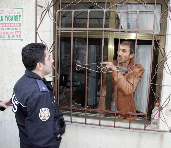 'Ben mehdiyim' dedi, 3 polisi kurşunladı