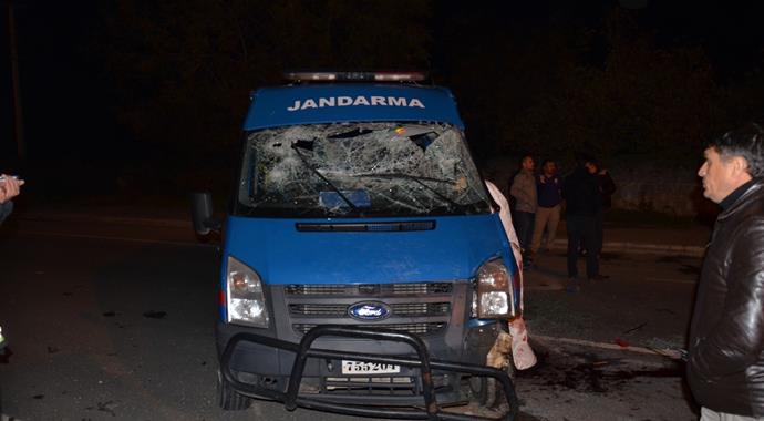 Askeri araç otomobille çarpıştı: 1 şehit, 5 yaralı
