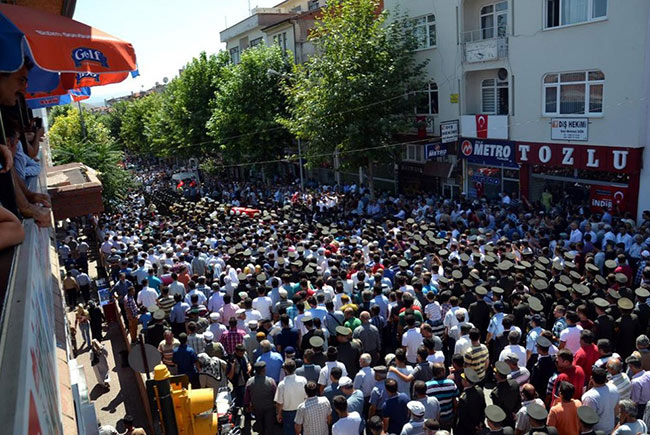 Şehitler toprağa verildi