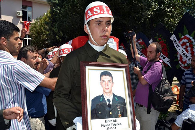 Şehitler toprağa verildi