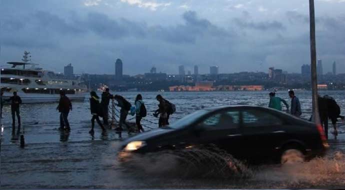 Üsküdar yine sular altında kaldı