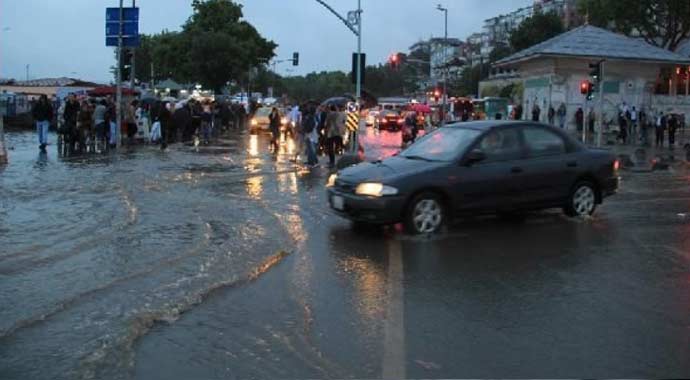 Üsküdar yine sular altında kaldı
