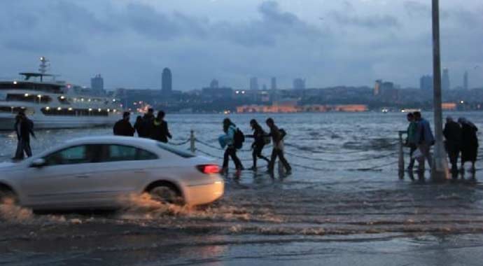 Üsküdar yine sular altında kaldı