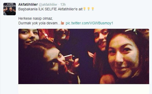Üniversite öğrencileri Erdoğan'la selfie yaptı