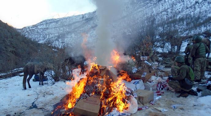 Şemdinli'de helikopterli kaçak sigara operasyonu