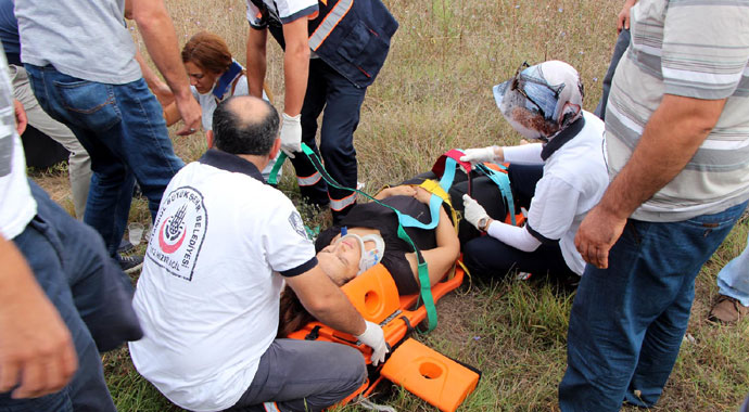 İstanbul'da felaket! Servis takla attı, yolcular yola savruldu