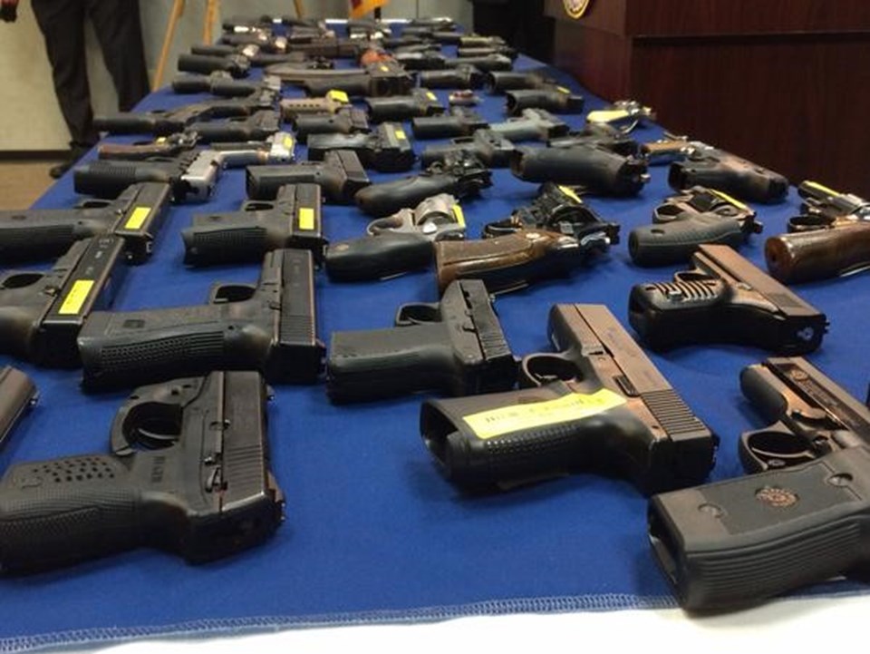 ABD'de yolcu uçağıyla silah kaçakçılığı