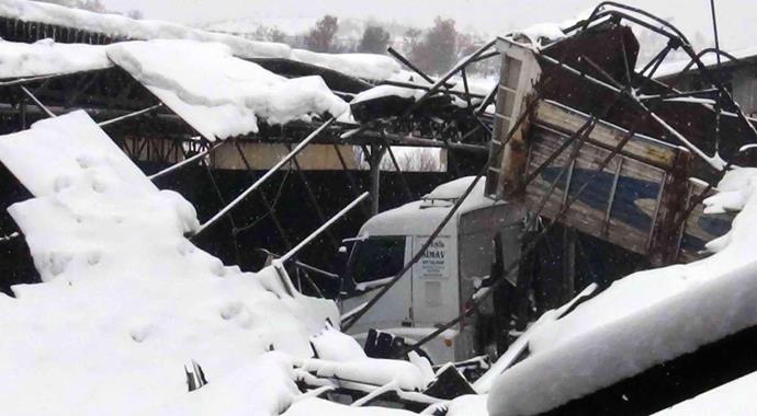 30 fabrikanın çatısı kardan çöktü, zarar büyük