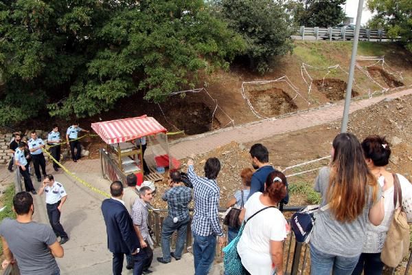 Metrobüs durağında silahlı saldırı!