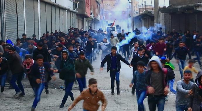 Şırnak'ta gerginlik: 2 polis yaralı