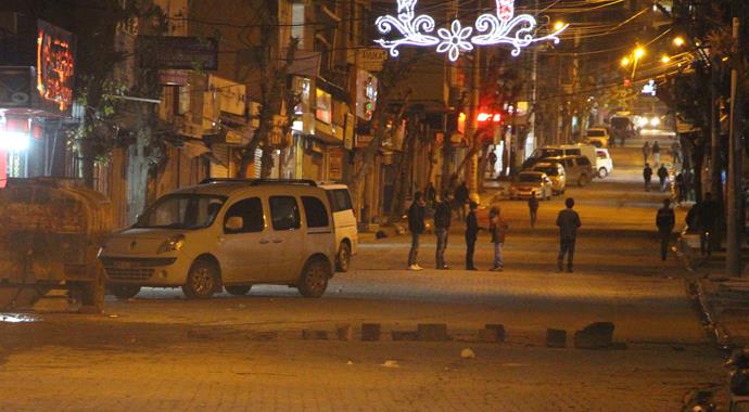 Şırnak'ta gerginlik: 2 polis yaralı