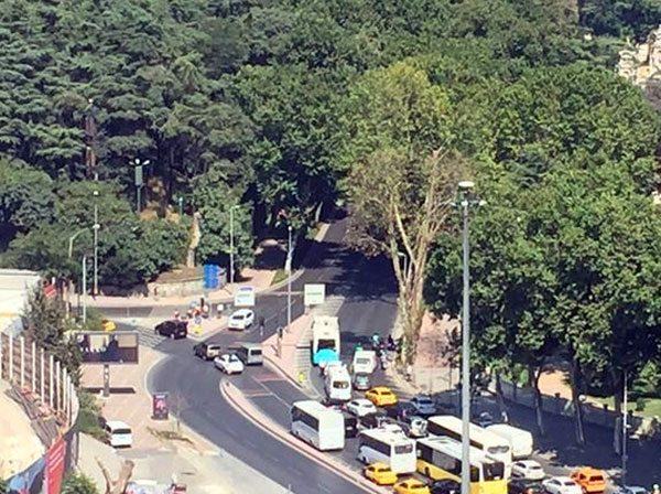 Dolmabahçe Sarayı'nda polise silahlı saldırı!