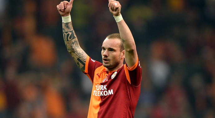 Galatasaraylı yıldızın evine polis baskını!