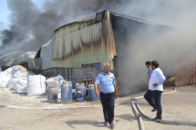 Osmaniye'de bir fabrika kül oldu