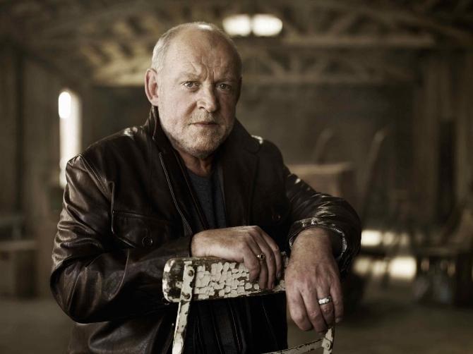 Dünyaca ünlü şarkıcı hayatını kaybetti