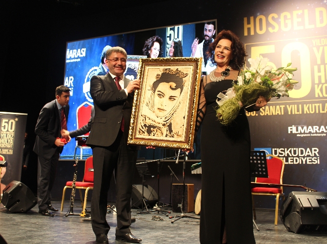 Hülya Koçyiğit 50. sanat yılını kutladı