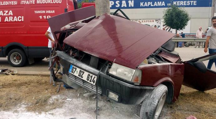 İkiye katlanan otomobilde can pazarı