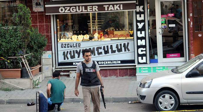 İstanbul'da uzun namlulu silahlarla soygun