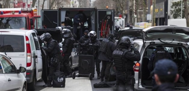 Paris saldırganları kıstırıldı