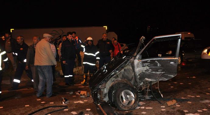 Kırıkkale'de korkunç kaza! Otomobil ikiye bölündü, 8 yaralı