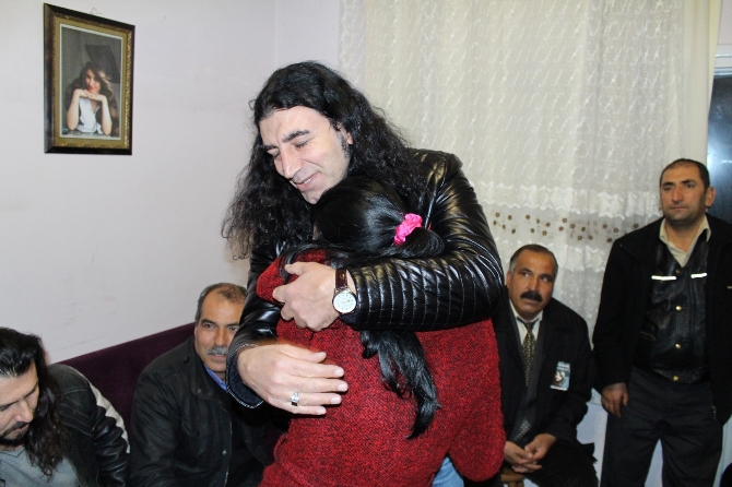 Murat Kekilli, Özgecan'ın babasına taziye ziyaretine gitti