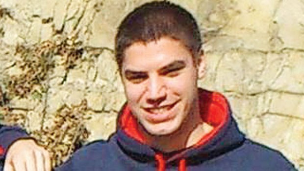 Kalbinden bıçaklanan Sırp taraftar öldü!