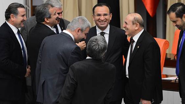 Sosyal medyayı sallayan Sırrı Süreyya Önder fotoğrafı