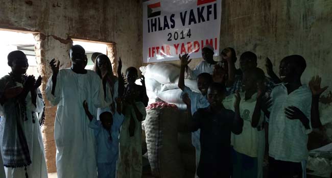 İhlas Vakfı'ndan Sudanlı Müslümanlara iftar