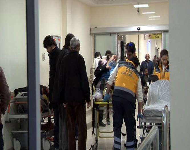 İneğin çarptığı kadın hastanelik oldu!