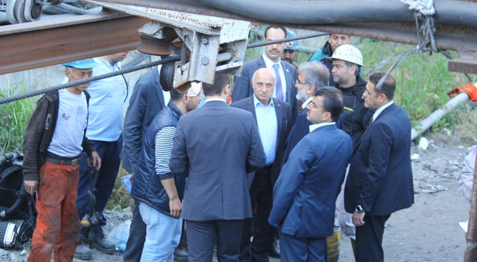 Bakanlar 'ölüm' madenine girdi