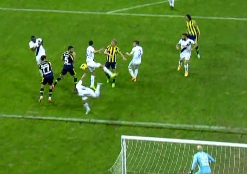Fenerbahçe'nin tartışmalı penaltısı ortalığı karıştırdı