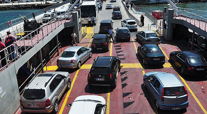 Tatilciler dönüşe geçti, trafik çilesi başladı